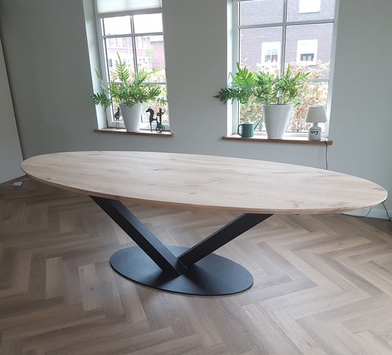 Ovale eettafel met V-poot op ovale voetplaat