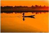 WallClassics - Poster (Mat) - Pêcheur avec Bateau au Coucher du Soleil - 75x50 cm Photo sur Papier Poster avec un Aspect Mat