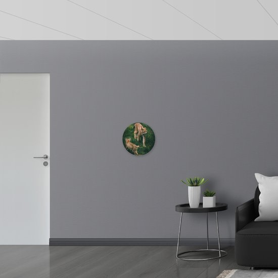 WallClassics - Muursticker Cercle - Bébé lynx avec sa mère derrière une clôture - Photo 40x40 cm sur Muursticker