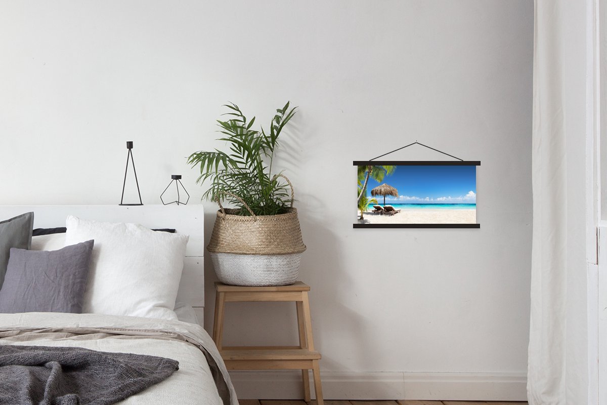 Posterhanger incl. Poster 60x30 cm - Schoolplaat - Strand - Parasol - Zee - Textielposter
