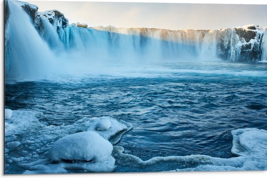 WallClassics - Dibond - Goðafoss Watervallen in IJsland - 75x50 cm Foto op Aluminium (Wanddecoratie van metaal)