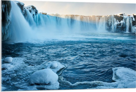 WallClassics - Acrylglas - Goðafoss Watervallen in IJsland - 105x70 cm Foto op Acrylglas (Met Ophangsysteem)