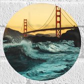 WallClassics - Muursticker Cirkel - Wilde Zee bij Golden Gate Bridge in San Francisco - 20x20 cm Foto op Muursticker