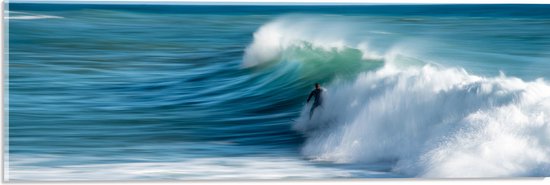 WallClassics - Acrylglas - Surfer over Razende Golven op Zee - 60x20 cm Foto op Acrylglas (Wanddecoratie op Acrylaat)