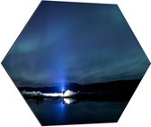 Dibond Hexagon - Noorderlicht - 70x60.9 cm Foto op Hexagon (Met Ophangsysteem)