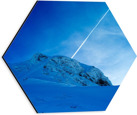 Dibond Hexagon - Sneeuw in de Alpen - 30x26.1 cm Foto op Hexagon (Met Ophangsysteem)