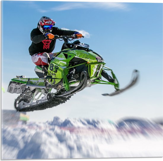 Acrylglas - Stuntman op Vliegende Sneeuwmobiel in Sneeuwlandschap - 50x50 cm Foto op Acrylglas (Met Ophangsysteem)