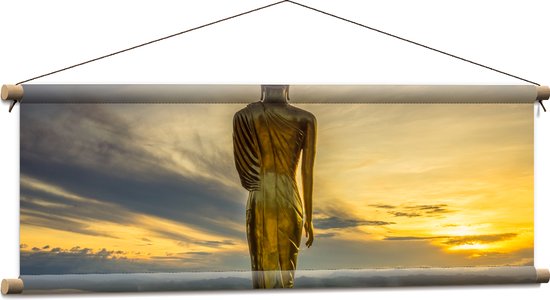 Textielposter - Gouden Buddha op Standaard met Uitzicht op Landschap - 90x30 cm Foto op Textiel