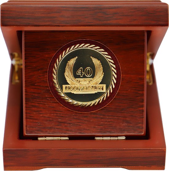 coinsandawards.com - Jubileummunt - 40 jaar -goud - houten geschenkdoos