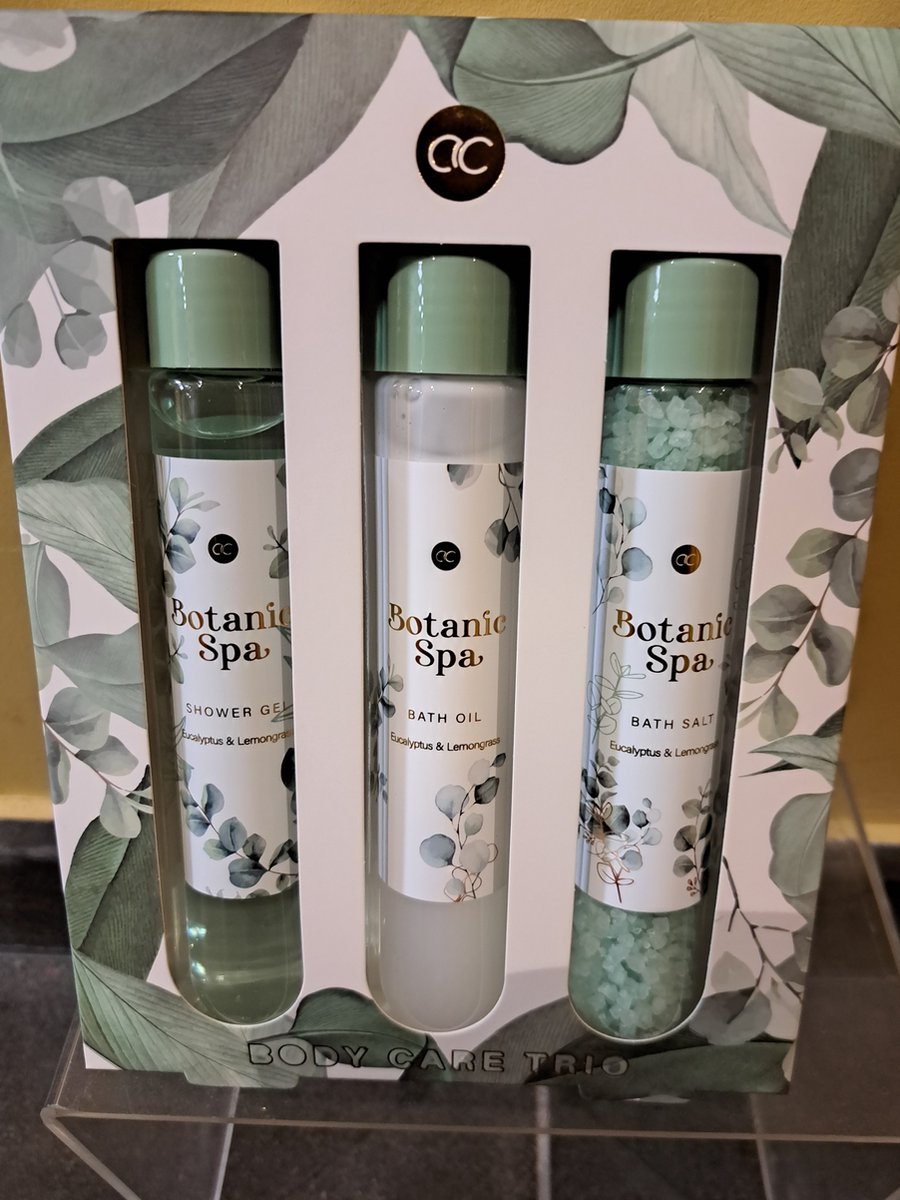 Goedkoopste botanic spa - wellness pakket- body care trio - badzout - badolie- douche gel - leuk geschenk - geschenk set - eucalyptus - lemongras - verwen pakket