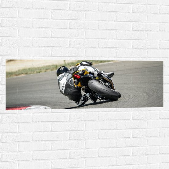WallClassics - Muursticker - Motorracer op Circuit - 120x40 cm Foto op Muursticker