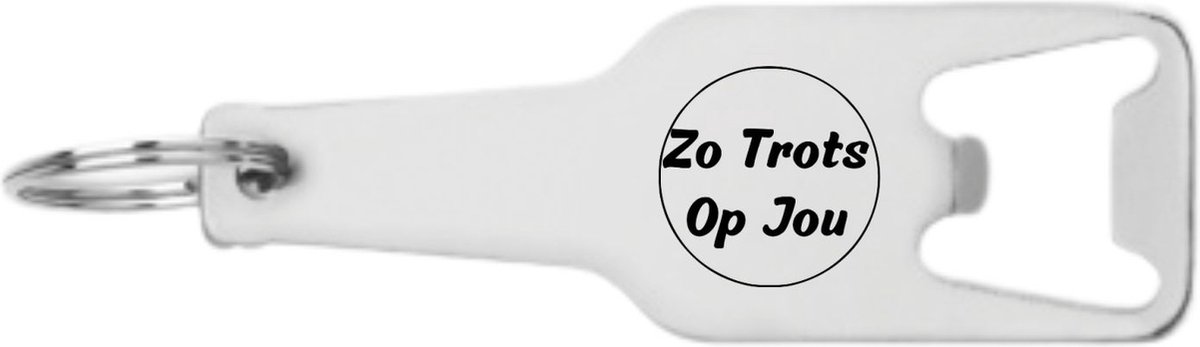 Akyol - zo trots op jou sleutelhanger flesopener - Liefde - vriend of vriendin - trots cadeau - collega cadeau - school - bedankje - bedank cadeau - afscheidscadeau school - collega kado - gegrafeerd - 105 x 25mm