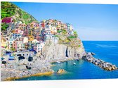 PVC Schuimplaat- Kleurrijke Huisjes in Nationaal Park Cinque Terre bij de Italiaanse Kust - 105x70 cm Foto op PVC Schuimplaat
