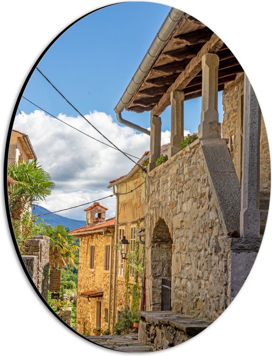 Dibond Ovaal - Traditionele Kroatische Architectuur op Warme Zomerdag - 21x28 cm Foto op Ovaal (Met Ophangsysteem)
