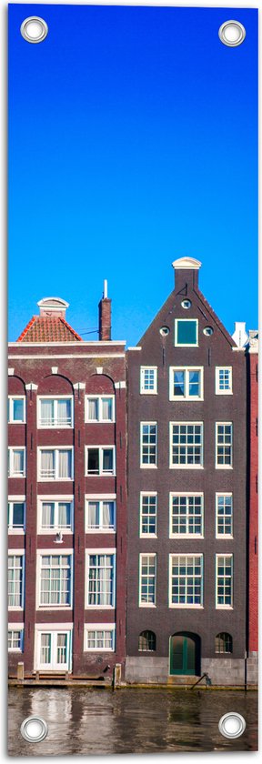 Tuinposter – Traditionele Amsterdamse Grachtenpanden onder Helderblauwe Lucht - 20x60 cm Foto op Tuinposter (wanddecoratie voor buiten en binnen)