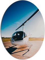 WallClassics - Dibond Ovaal - Witte Helikopter op het Land - 81x108 cm Foto op Ovaal (Met Ophangsysteem)