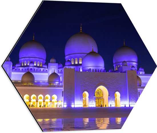 Dibond Hexagon - Sjeik Zayed-moskee in de Nacht in Abu Dhabi - 50x43.5 cm Foto op Hexagon (Met Ophangsysteem)