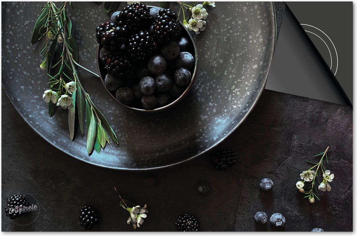 Inductie beschermer 71x52 - afdekplaat inductie mat - Dietrix Kookplaat beschermer - DELUXE - Flatlay - Servies zwart met donker fruit