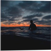 Acrylglas - Persoon in de Zee na de Zonsondergang - 50x50 cm Foto op Acrylglas (Met Ophangsysteem)