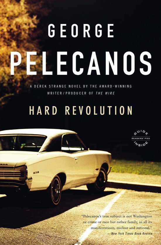 Boek "Hard Revolution" van George Pelecanos met een witte klassieke auto op de voorgrond en tekst.