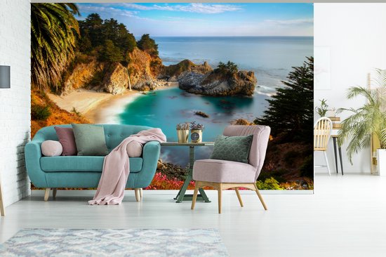 Behang - Fotobehang McWay waterval bij Big Sur in Amerika - Breedte 360 cm x hoogte 240 cm