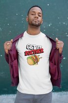 Shirt - Get it 2gether - Wurban Wear | Grappig shirt | Dieet | Unisex tshirt | Fast food | Airfryer | Sport | Verwenpakket | Wit & Zwart