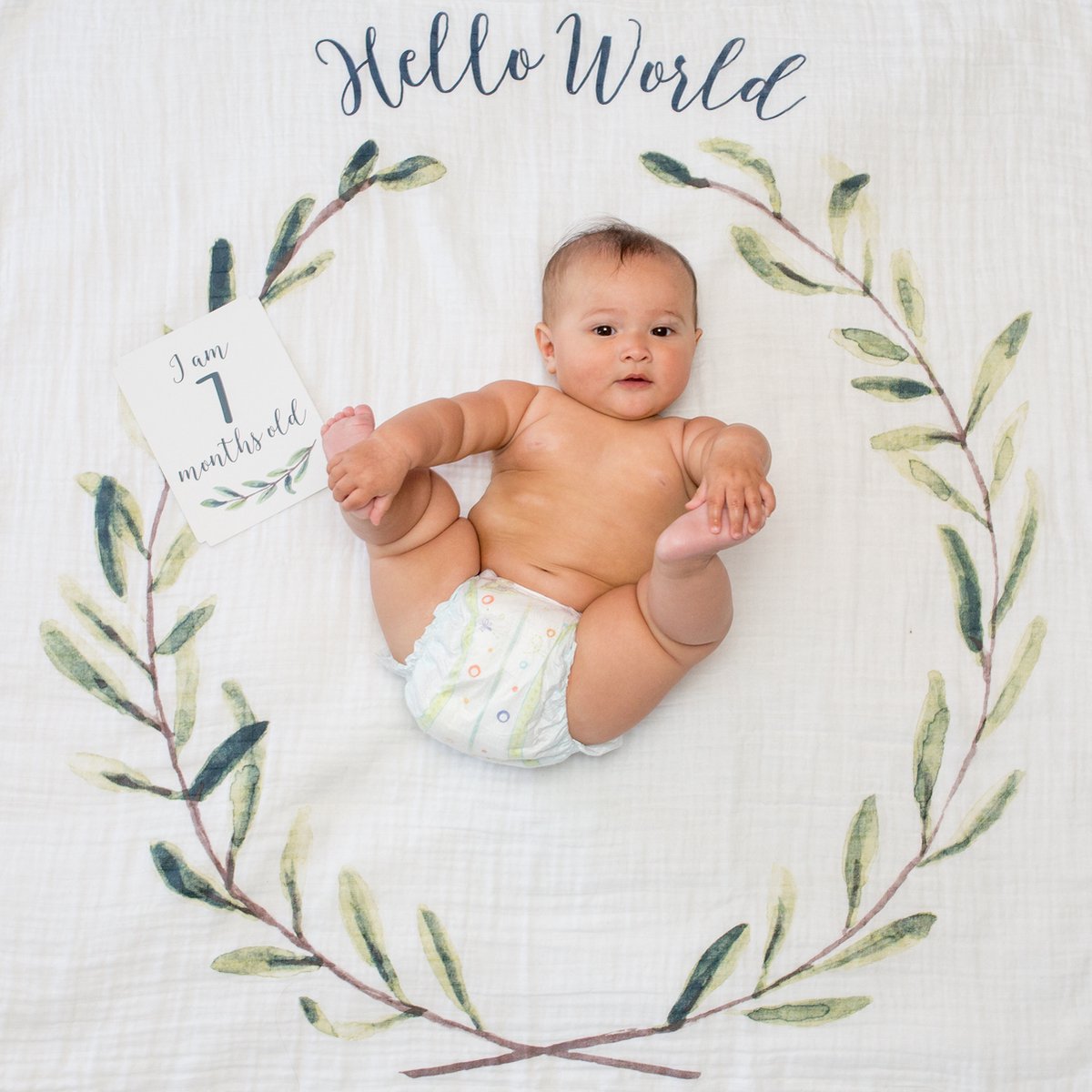 Goedkoopste Lulujo Baby's First Year - swaddle & cards - Hello World