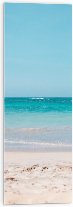 WallClassics - Acrylglas - Felblauwe Zee aan het Witte Strand - 30x90 cm Foto op Acrylglas (Wanddecoratie op Acrylaat)