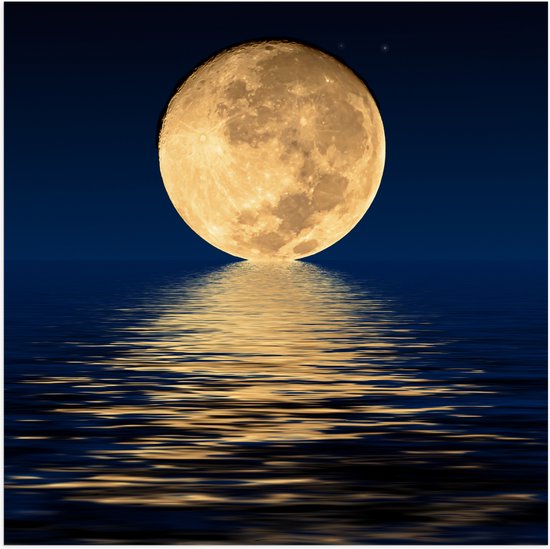 Poster Glanzend – Grote Volle Maan in Heldere Nacht Zakkend in de Zee - 50x50 cm Foto op Posterpapier met Glanzende Afwerking