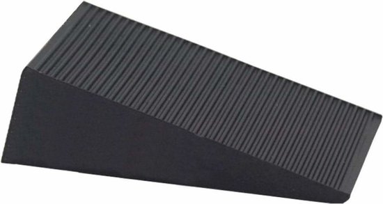 Zwarte deurstopper met ribbelpatroon, liggend op de lange zijde.