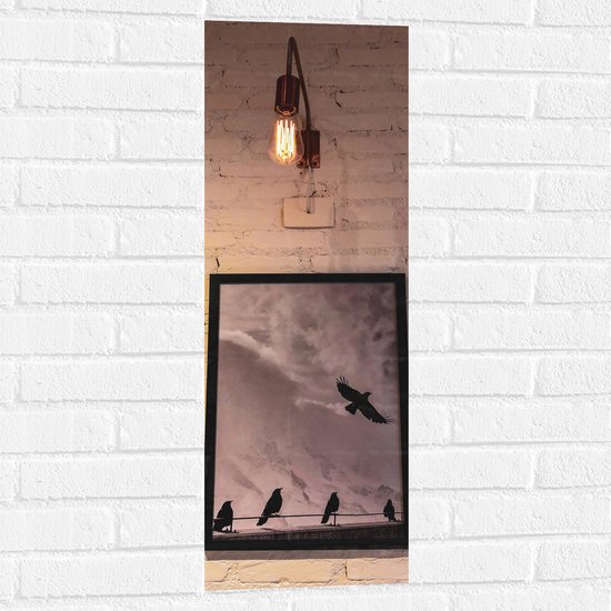 Muursticker - Schilderij van Vogels aan de Witte Muur - 30x90 cm Foto op Muursticker