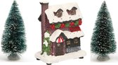 Kerstdorp verlicht kersthuisje bakkerij 12 cm inclusief 2 kerstboompjes - Kerstdorpjes