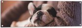 Tuinposter – Puppy Slapend in Armen - 120x40 cm Foto op Tuinposter (wanddecoratie voor buiten en binnen)