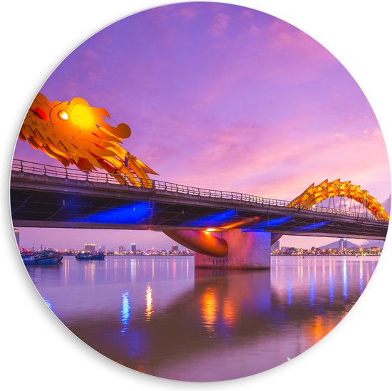 PVC Schuimplaat Muurcirkel - Paarse Lucht boven Verlichte Dragon brug in Da Nang, Vietnam - 80x80 cm Foto op Muurcirkel (met ophangsysteem)