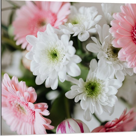 Dibond - Boeket met Gele en Roze Bloemen - 80x80 cm Foto op Aluminium (Met Ophangsysteem)