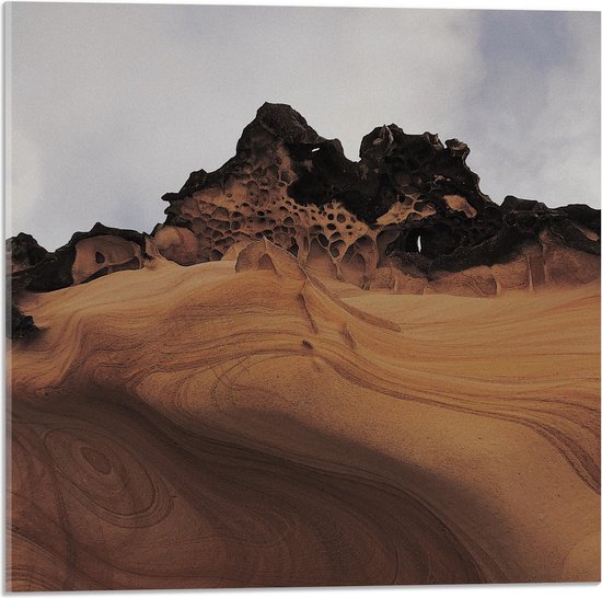 Acrylglas - Rotsen met Zand in de Woestijn - 50x50 cm Foto op Acrylglas (Wanddecoratie op Acrylaat)