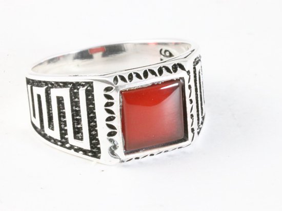Bewerkte zilveren ring met rode agaat - maat 18.5
