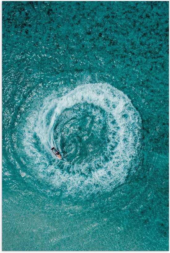 WallClassics - Poster Glanzend – Bovenaanzicht van Speedboot in Cirkel op Helderblauwe Oceaan - 40x60 cm Foto op Posterpapier met Glanzende Afwerking