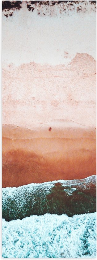 WallClassics - Poster Glanzend – Bovenaanzicht van Schuimende Golven naar het Strand toe - 20x60 cm Foto op Posterpapier met Glanzende Afwerking