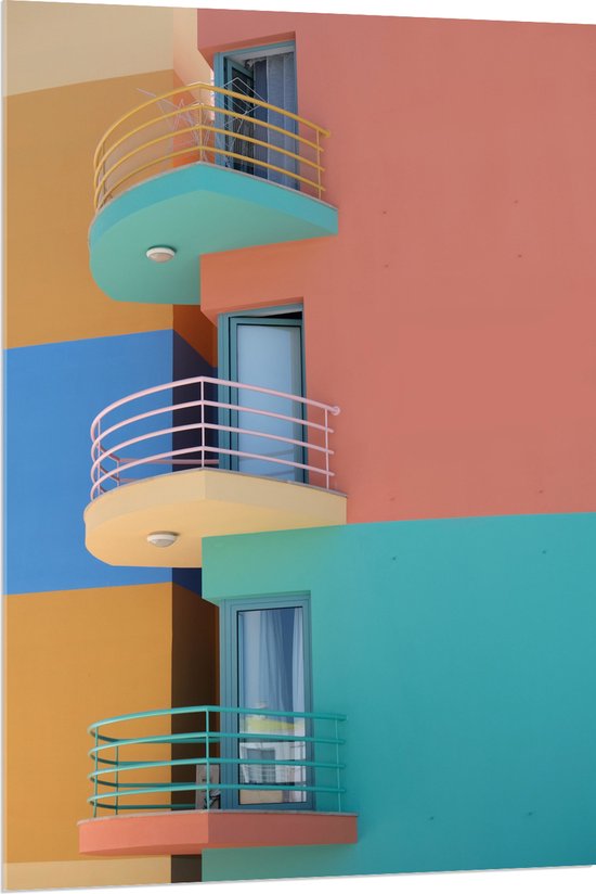 WallClassics - Acrylglas - Gekleurd Gebouw en Balkons - 80x120 cm Foto op Acrylglas (Wanddecoratie op Acrylaat)