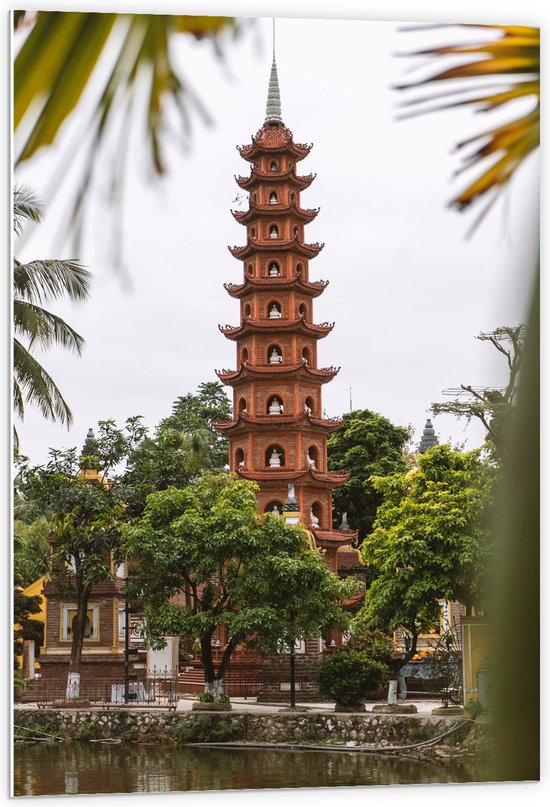 WallClassics - PVC Schuimplaat - De Oudste Boeddhistische Tempel - Vietnam - 60x90 cm Foto op PVC Schuimplaat (Met Ophangsysteem)