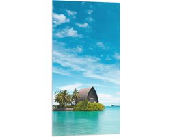 WallClassics - Vlag - Hotel op het Water - Malediven - 50x100 cm Foto op Polyester Vlag