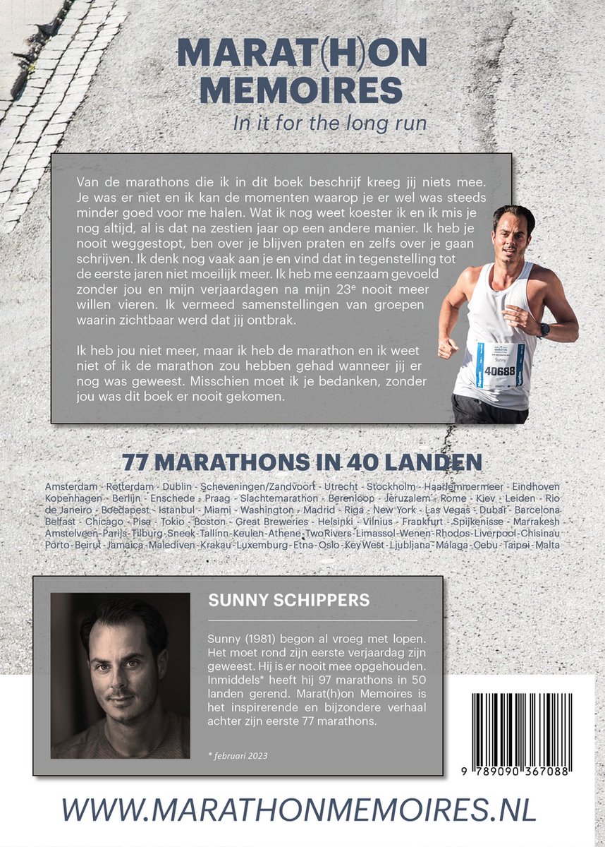De voorkant van het boek 'Marathon Memoires' met een renner en tekst.