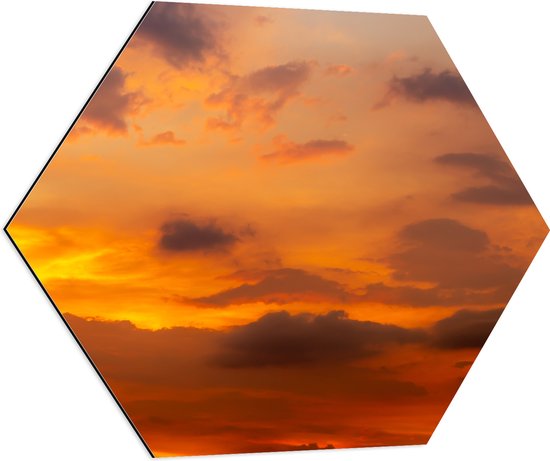 Dibond Hexagon - Oranje Lucht door Zonsondergang - 70x60.9 cm Foto op Hexagon (Met Ophangsysteem)