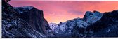 Acrylglas - Gebergte vol Sneeuw met Roze Lucht - 60x20 cm Foto op Acrylglas (Wanddecoratie op Acrylaat)