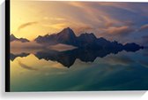 Canvas - Bergen weerspiegelen in de Zee - 60x40 cm Foto op Canvas Schilderij (Wanddecoratie op Canvas)