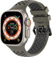 iMoshion Bandje Geschikt voor Apple Watch Bandje Series 1 / 2 / 3 / 4 / 5 / 6 / 7 / 8 / 9 / SE / Ultra (2) - 42 / 44 / 45 / 49 mm - iMoshion Sport band buckle - Groen