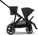Zwarte Cybex Gazelle S kinderwagen met mandje aan de zijkant.