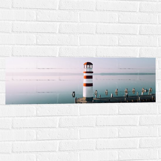 WallClassics - Muursticker - Wit/Rode Vuurtoren bij Open Zee - 90x30 cm Foto op Muursticker