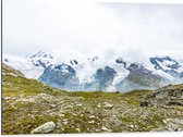 Dibond - Uitzicht vanaf Berg op Besneeuwde Berg - 80x60 cm Foto op Aluminium (Met Ophangsysteem)